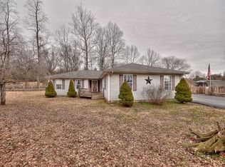 11388 Oak Grove Rd, Bristol, VA 24202