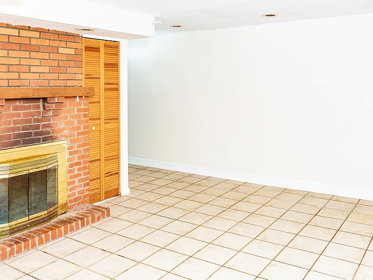 657 Montclair Dr — Photo 21