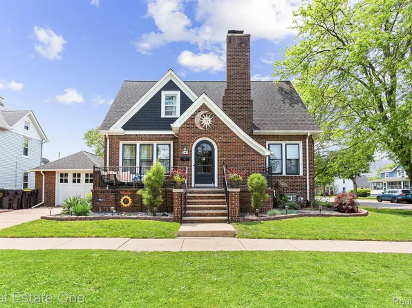 349 Elm St, Trenton, MI 48183