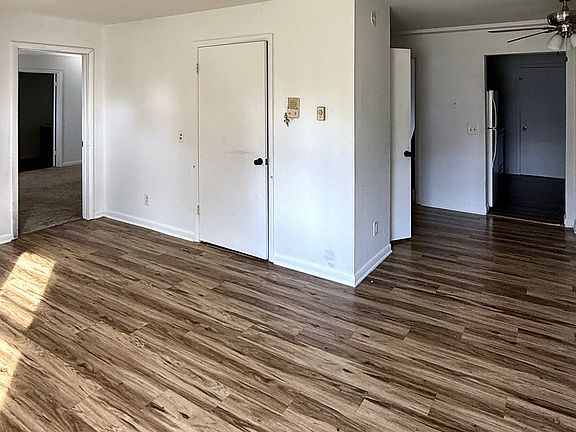 2nd image of 1003 6th Ave