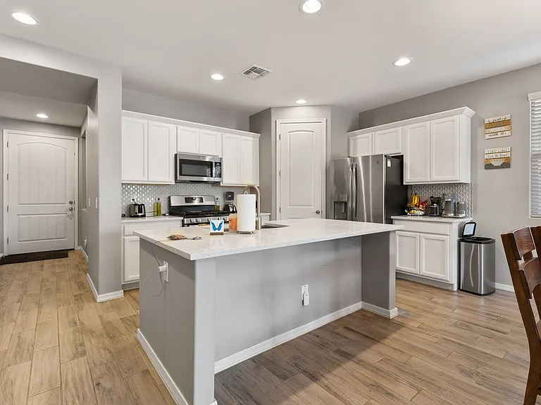 3859 E Welton Ln — Photo 11