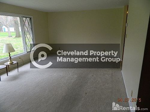 5th image of 332 Royal Oak Blvd