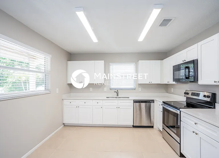 2540 25th St — Photo 8