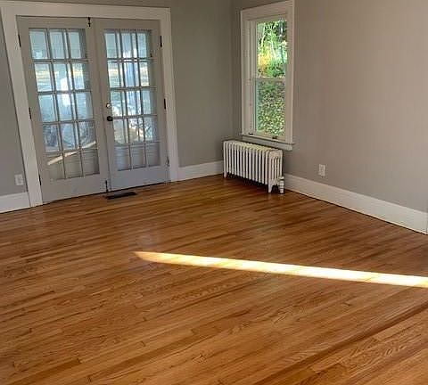 3rd image of 421 Crawford Ave
