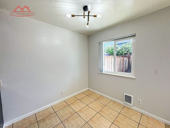 5th image of 1578 Albatross Dr #3