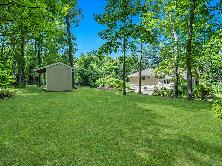 336 Dix Hills Rd #1 — Photo 26