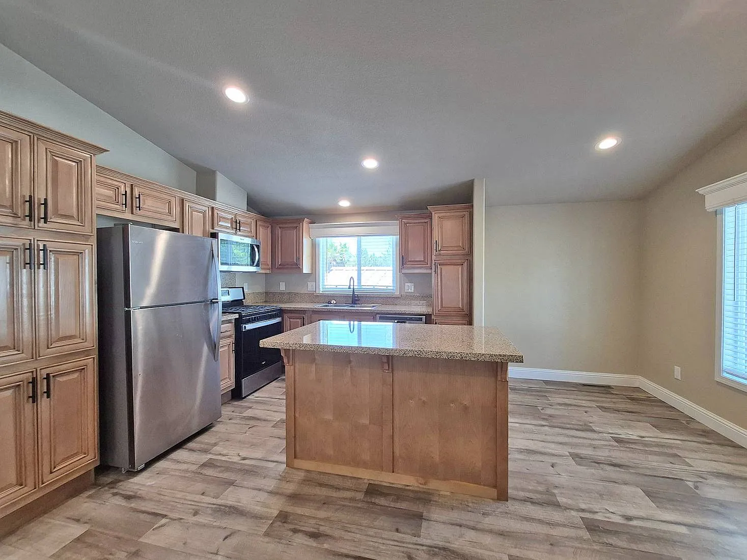 2 bed, 2.0 bath, 820 sqft, $1,699 — Photo 4