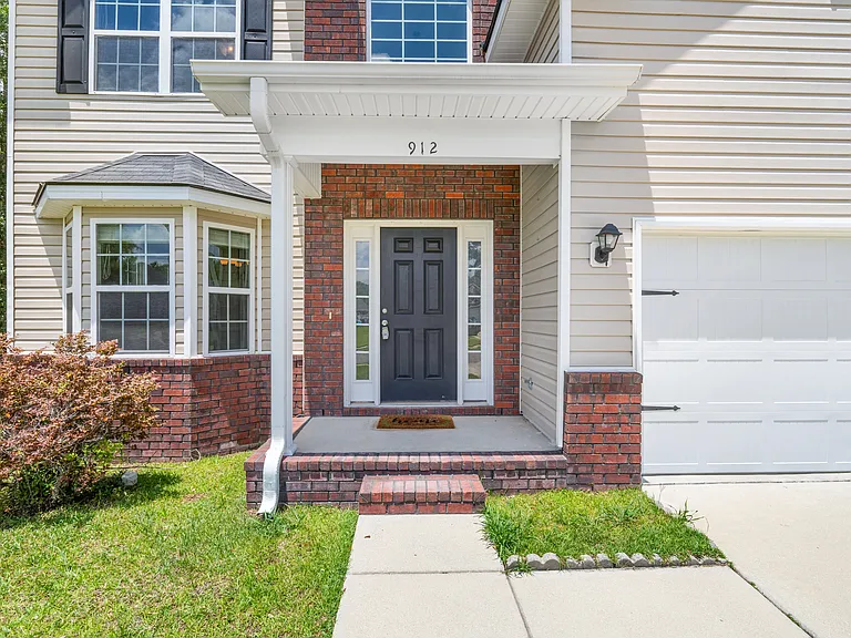 912 Rachel Ln — Photo 3