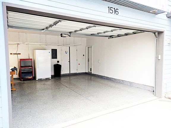 4th image of 1516 W Fiore Dr #104