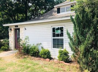 201 N Graham St, Henrietta, TX 76365