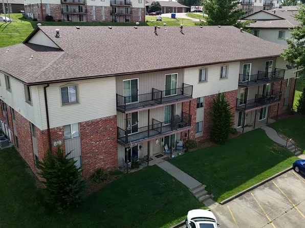 819 Southwest Blvd APT Q, Jefferson City, MO 65109