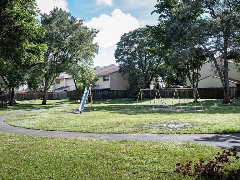 2900 NW 69th Ct — Photo 38