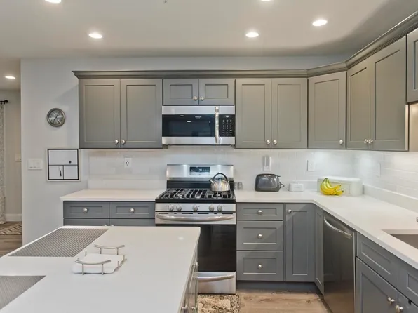 2 Sabrina Way #A, Agawam, MA 01001