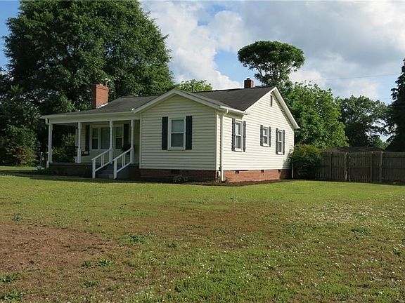 3rd image of 211 Park Dr