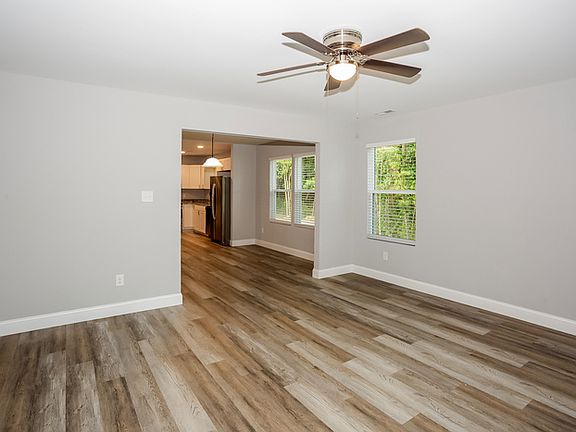 3rd image of 400 E Louisiana Ave
