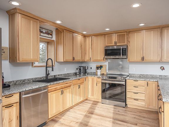 3rd image of 3853 Sangria Ave