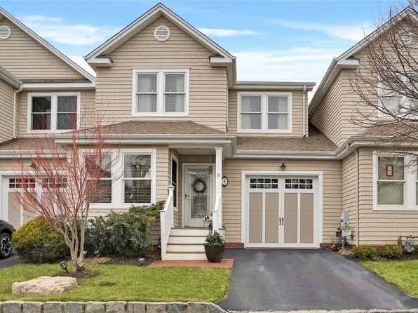 3 Meadow Way #3, Eastport, NY 11941