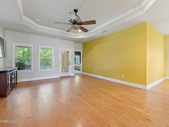 4th image of 14021 Fox Hill Dr