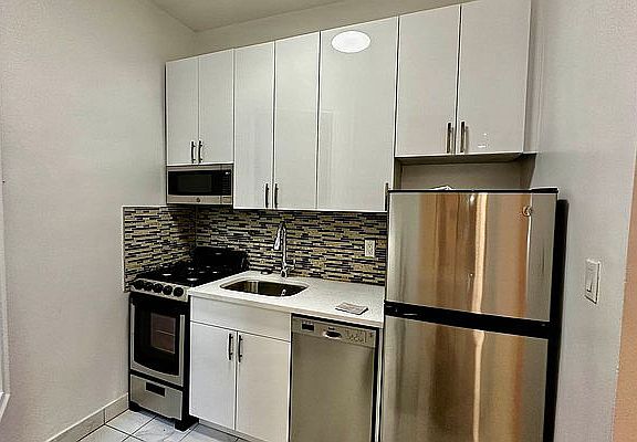 5th image of 321 E 66th St APT 2E