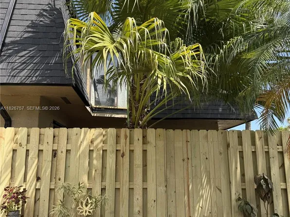 14260 SW 94th Circle Ln APT 104, Miami, FL 33186