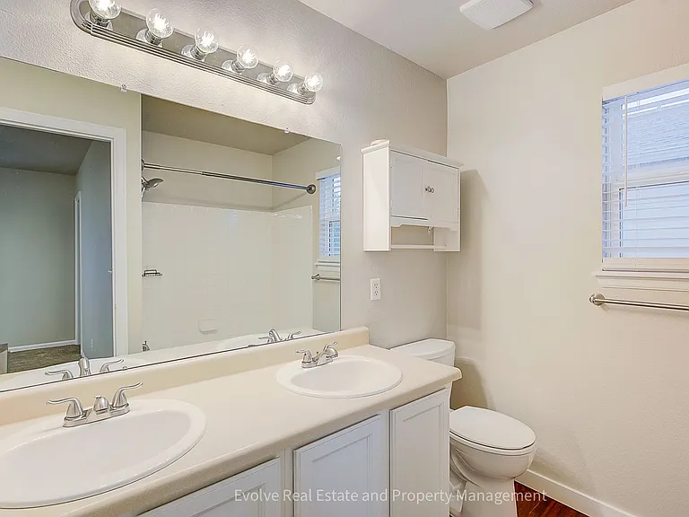 9641 Cove Creek Dr — Photo 19