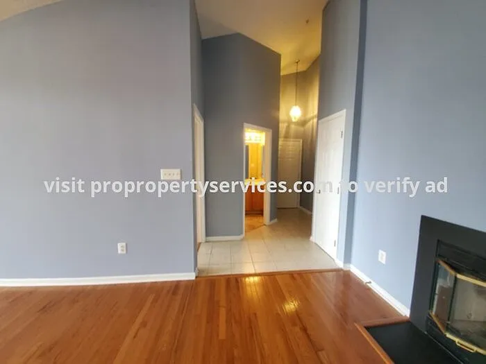 2 bed, 2.0 bath, 1050 sqft, $2,000 — Photo 2