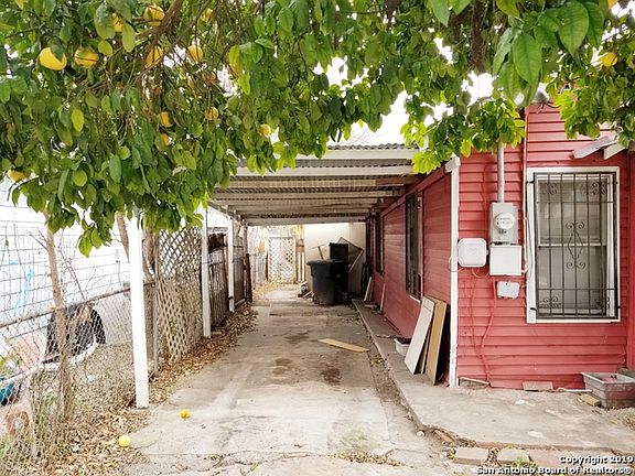 3rd image of 704 S Rosillo St