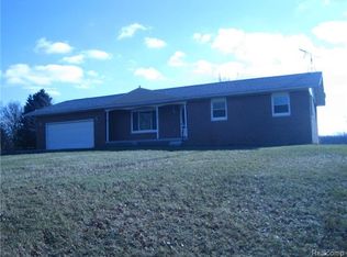 8189 Chase Lake Rd, Fowlerville, MI 48836