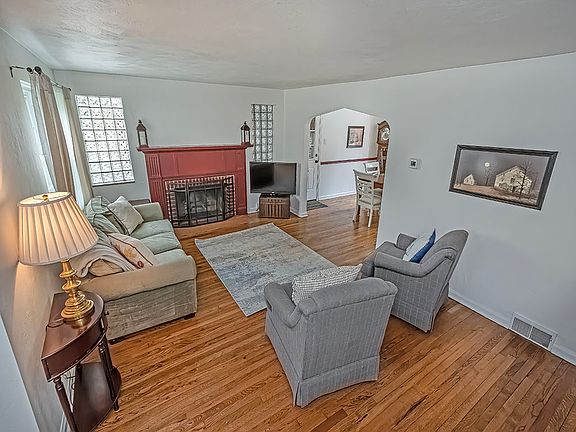 2nd image of 212 Hays Rd