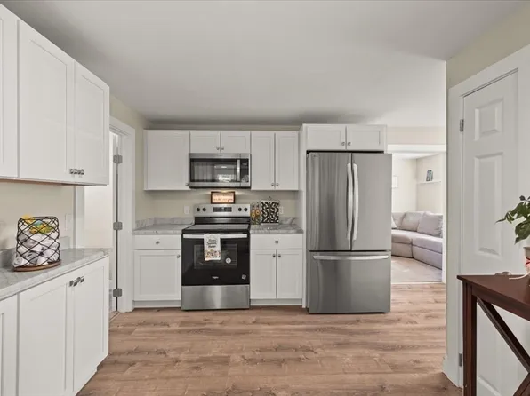 1381 Cohannet St, Taunton, MA 02780