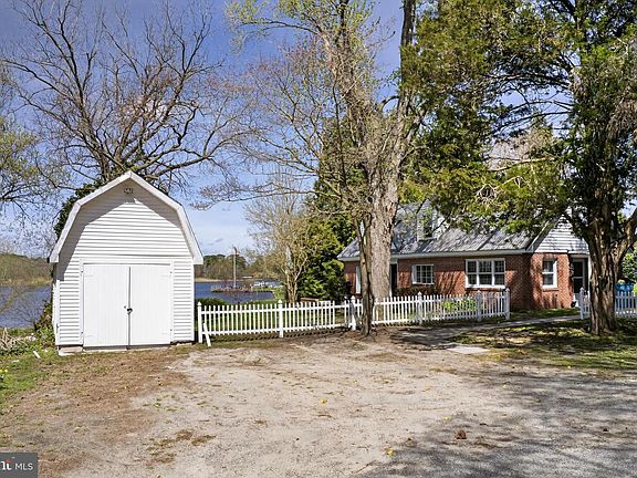 3rd image of 28266 Riverside Drive Ext