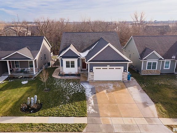 2nd image of 115 Prairie Meadow Dr