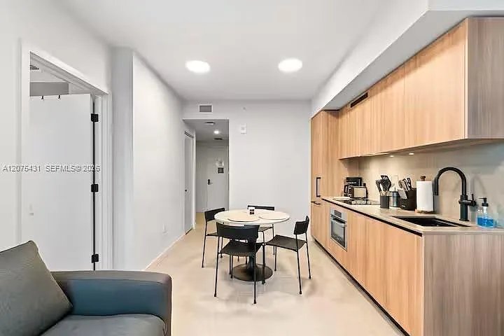 1 bed, 2.0 bath, 544 sqft, $3,700 — Photo 3