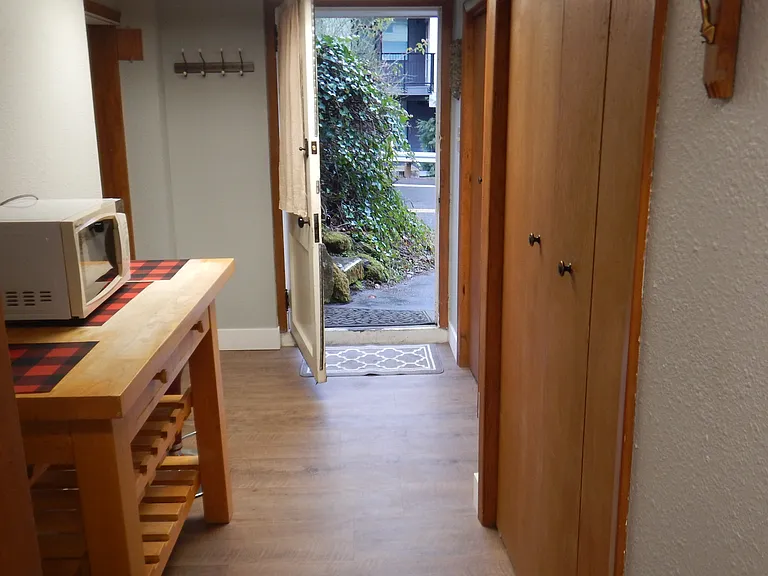 entrance/kitchen eating area