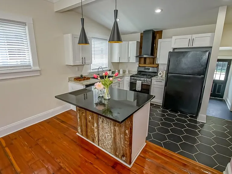 1312 Arts St — Photo 6