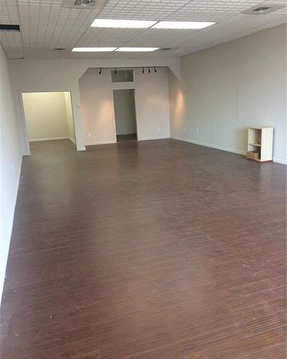 2nd image of 641 Boston Post Rd