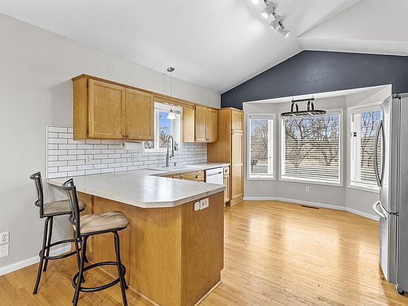 3rd image of 25707 Goldfinch Ave