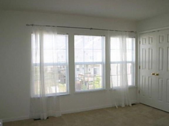 4th image of 23118 Blackthorn Sq