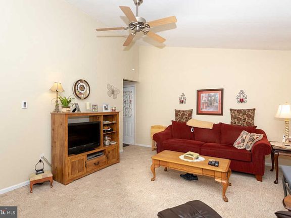 5th image of 105 Pleasantwood Dr