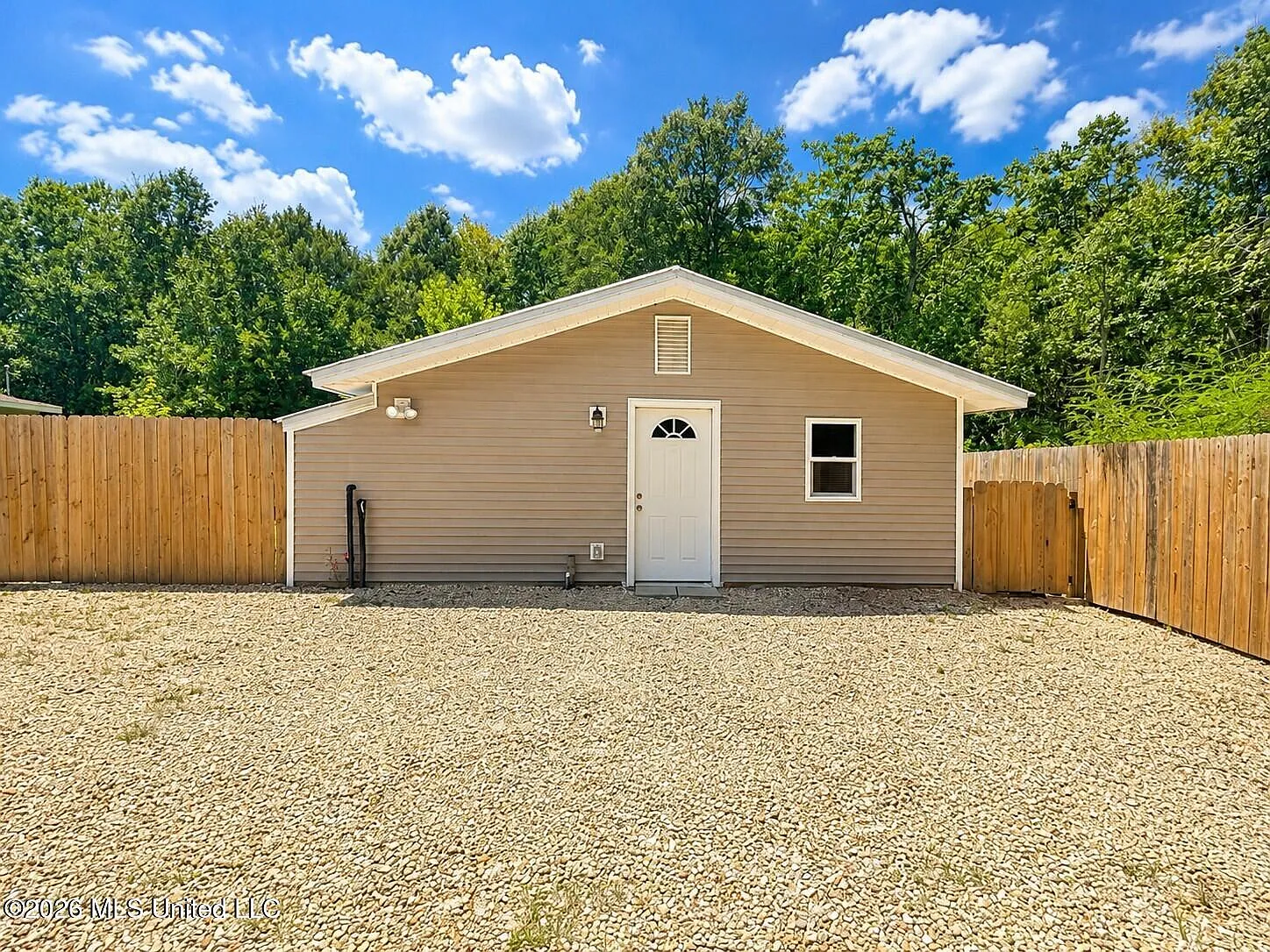 2 bed, 1.0 bath, 800 sqft, $1,300 — Photo 1