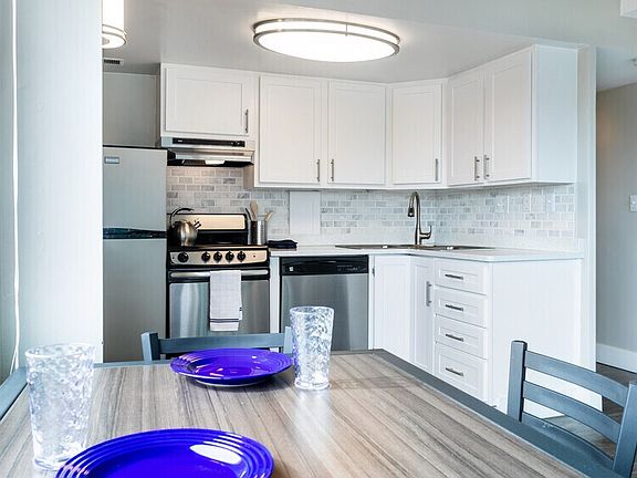 4th image of 400 Maynard St #1003