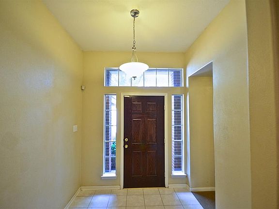 3rd image of 3111 Oakwood Run Dr