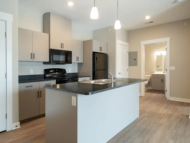 2-web-or-mls-2111-heyboer-dr_12102024