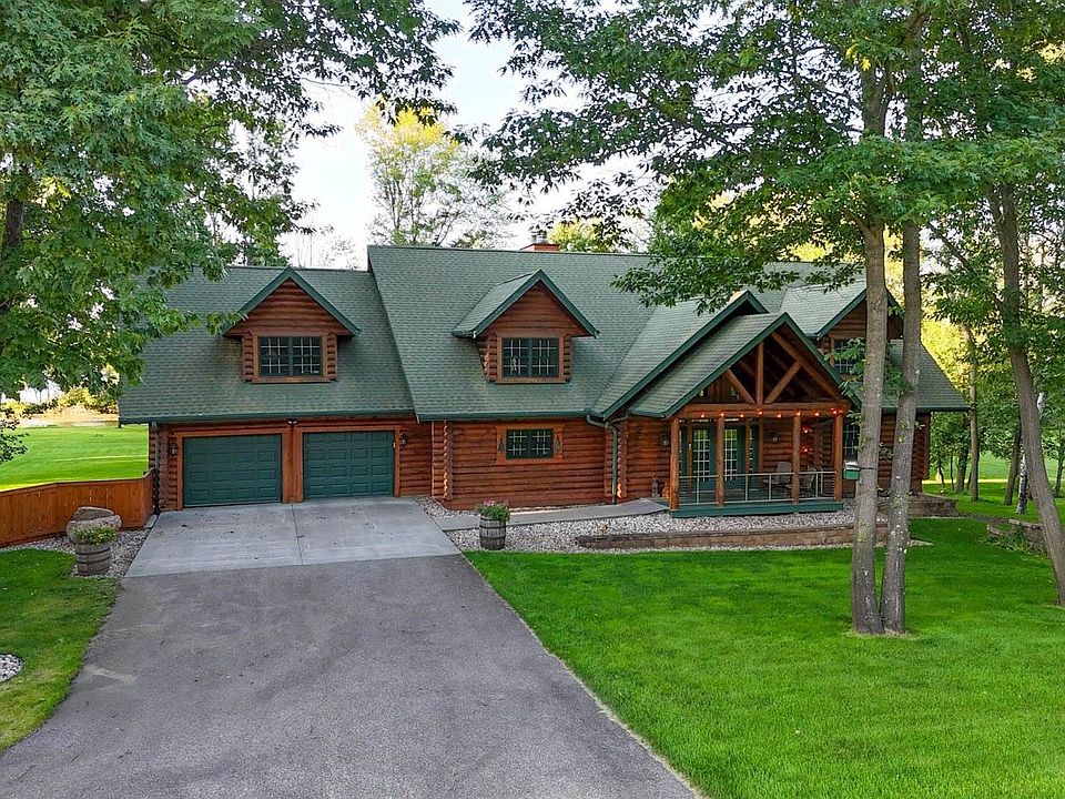 1st image of 4689 Lake Dr