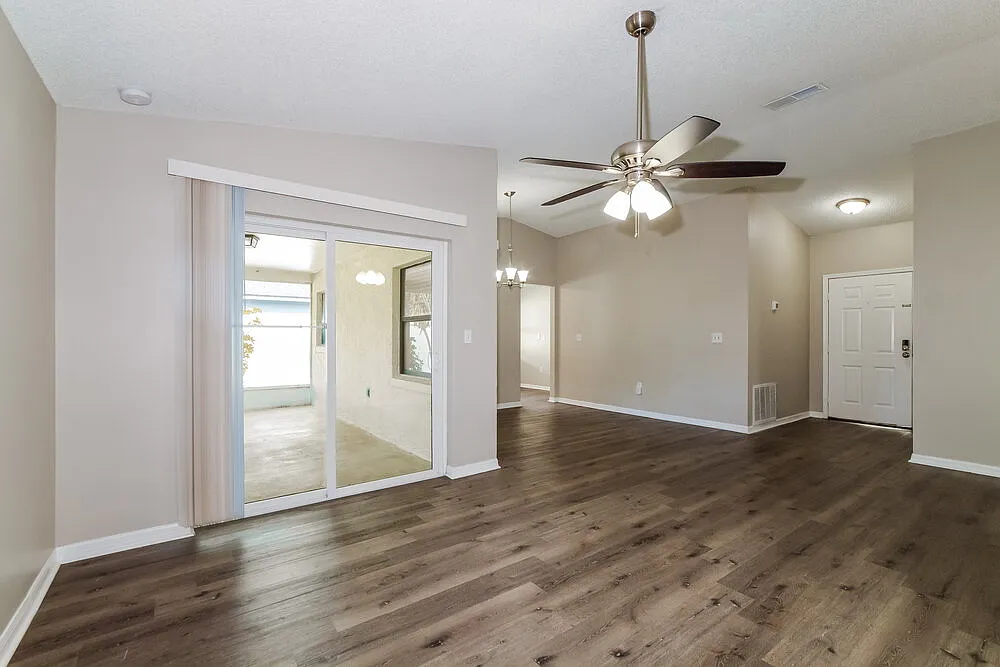 3 bed, 2.0 bath, 1313 sqft, $2,970 — Photo 4
