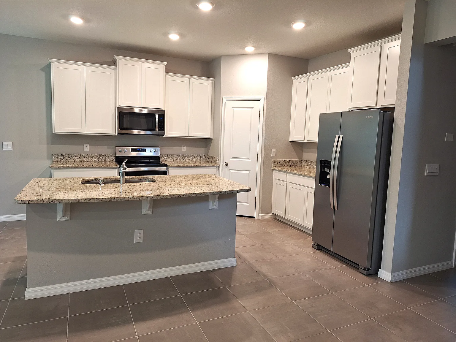 5 bed, 3156 sqft, $3,200 — Photo 2