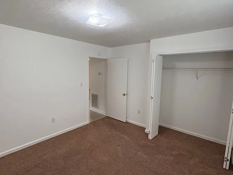 181-187 Anglea Cir — Photo 10