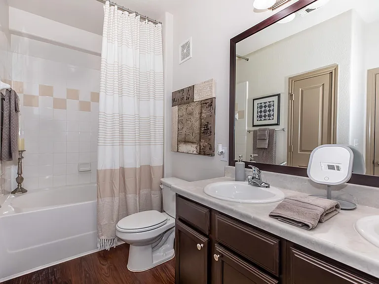 Town Creek Village Apartments — Photo 35
