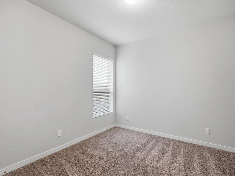 2431 Valencia Crst — Photo 19