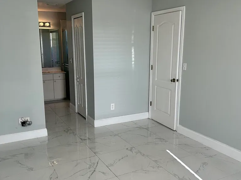 1492 Glencove Ave NW — Photo 10